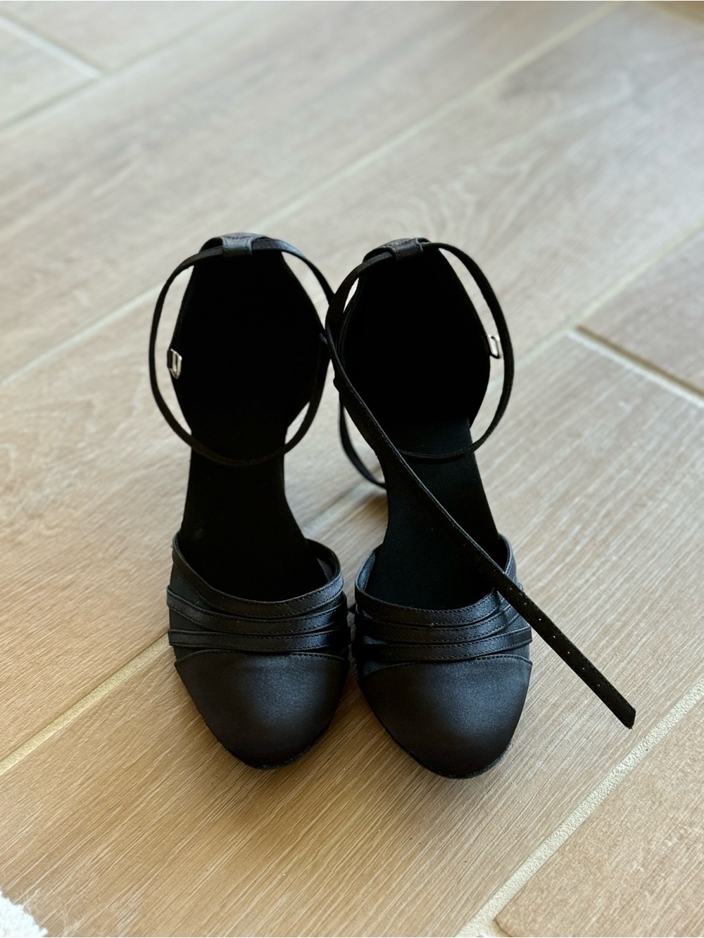 Dance shoes 318
